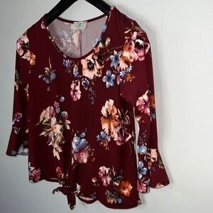 Threads Studio Women's 3/4 Flare Sleeve Polyester Blend Floral Top Size M USA.